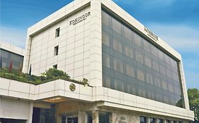 Hotel Kohinoor Continental, Airport